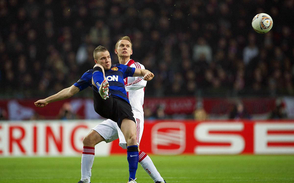 阿贾克斯惊险获胜,荷甲战局升温 阿贾克斯惊险获胜,荷甲战局升温