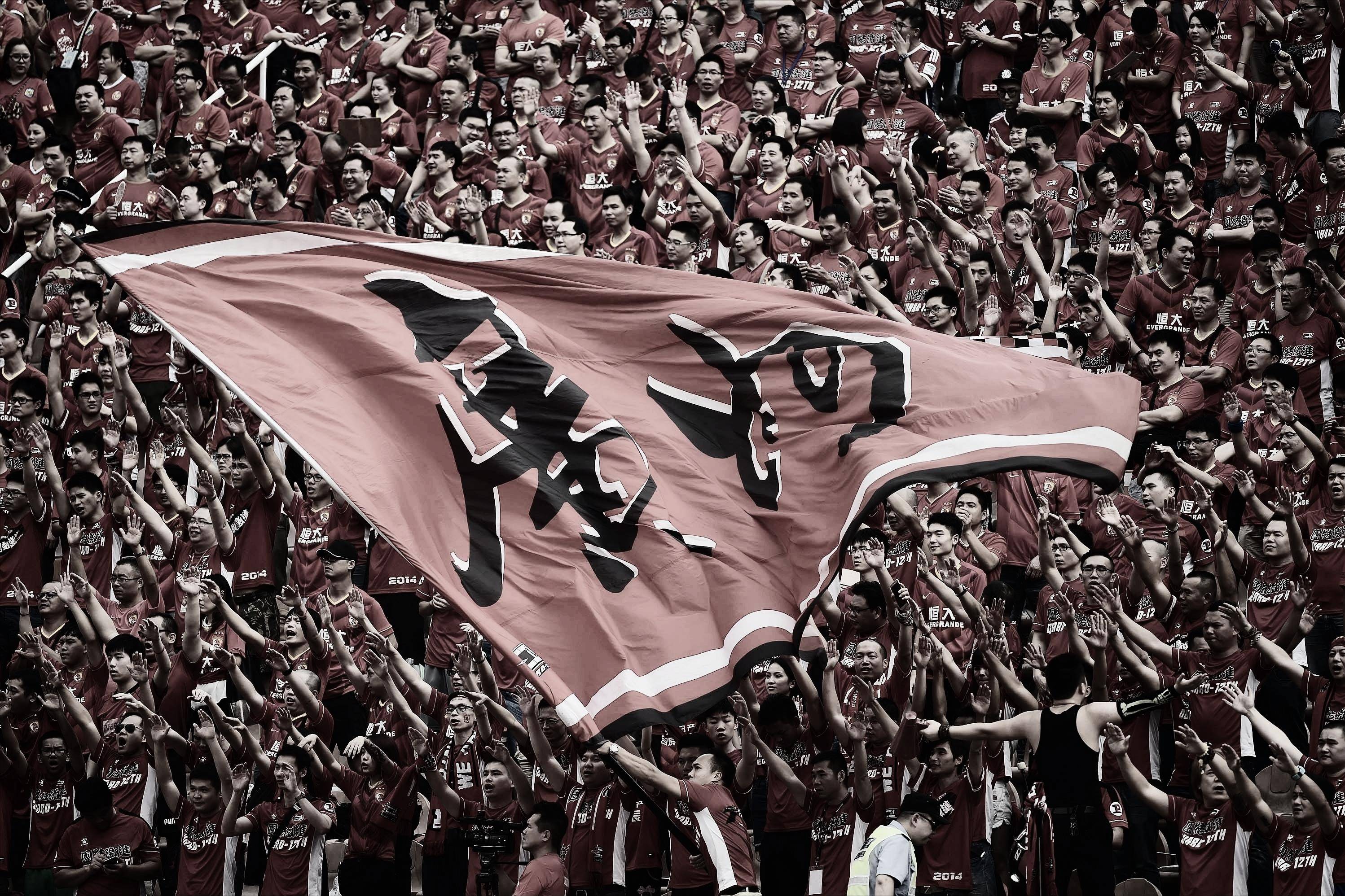 包含球场上的战争，国内足球联赛燃烧的激情无法阻挡的词条