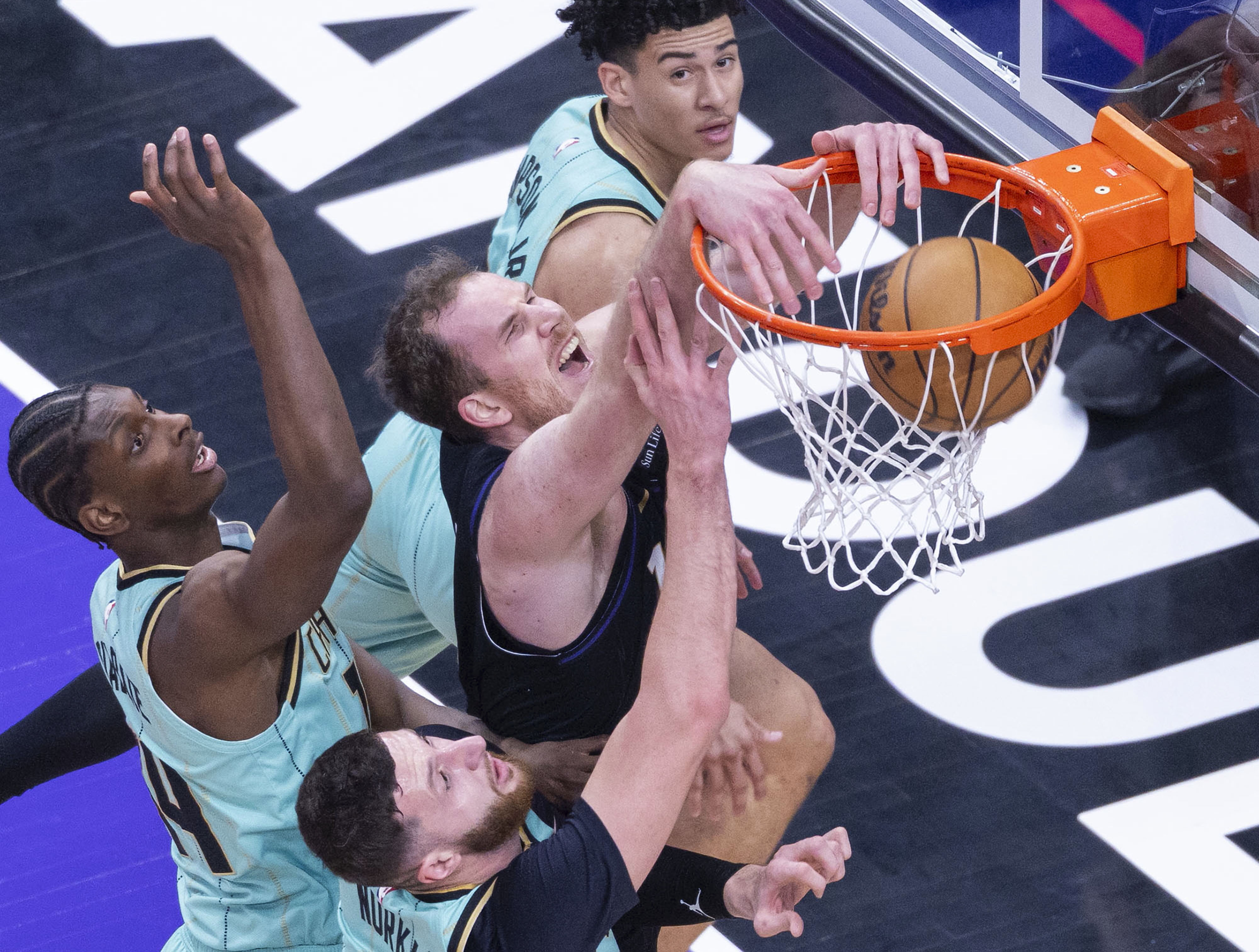 关于猛龙年轻球员积极表现,率队豪取胜利的信息 关于猛龙年轻球员积极表现,率队豪取胜利的信息