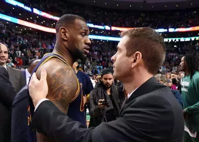 关于球场上的悍将豪情对决，谁能称霸的信息