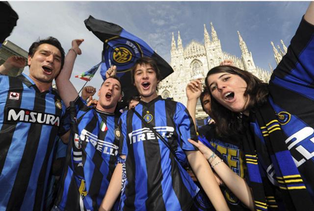 开云体育下载-国际米兰球迷全力支持球队，助威夺冠