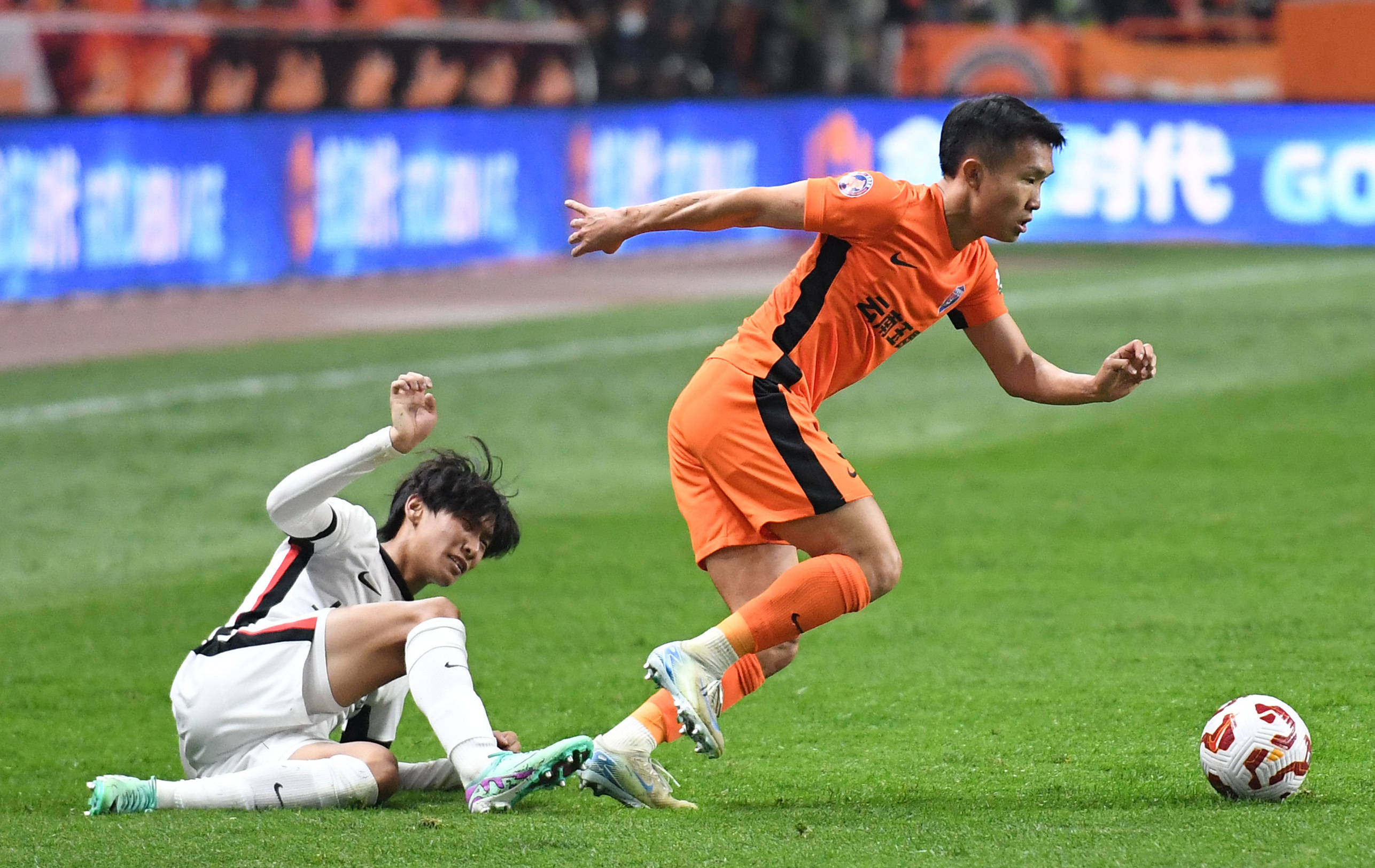 开云体育官方网站-包含进球如潮！比赛中双方球队火爆对攻场面！的词条