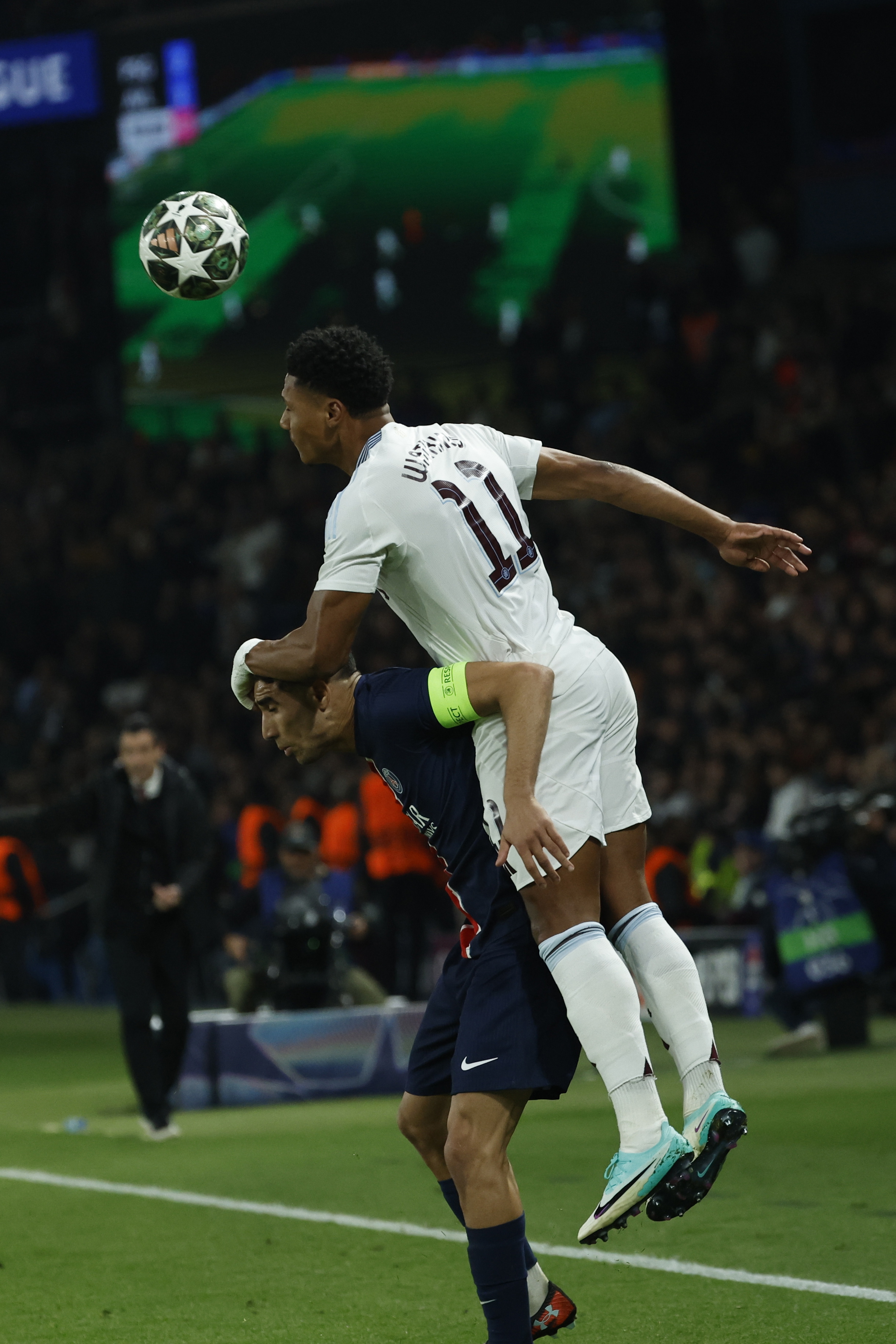 巴黎圣日耳曼挤进欧冠联赛八强! 巴黎圣日耳曼挤进欧冠联赛八强!