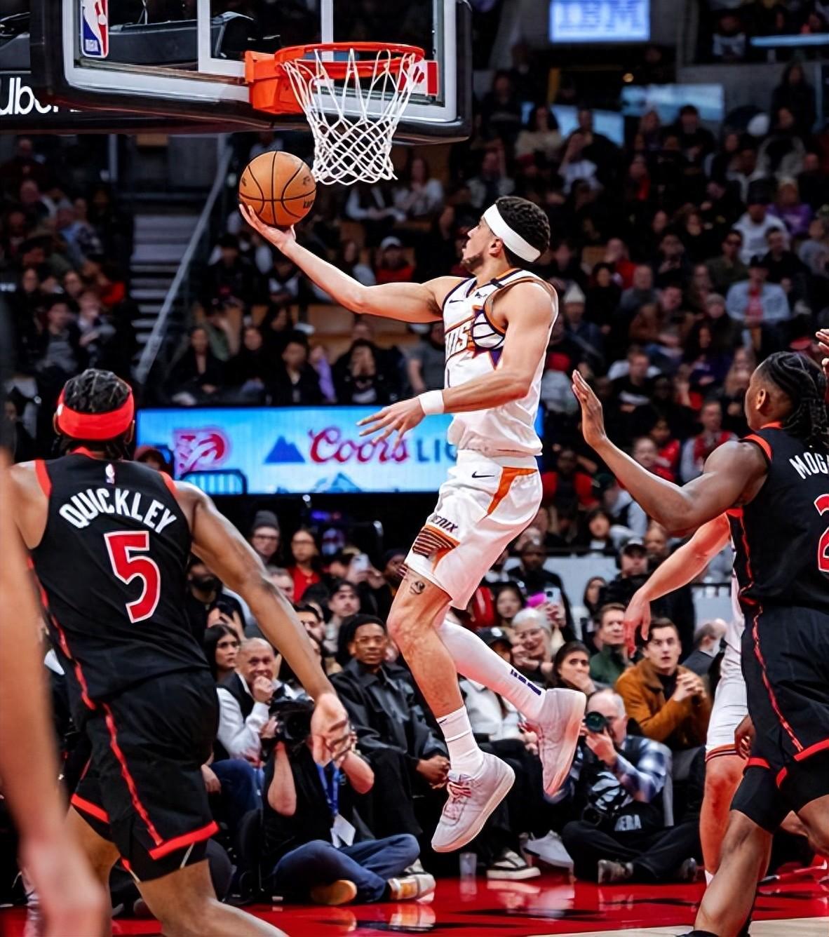 猛龙客场击败奇才,继续保持领先位置 猛龙客场击败奇才,继续保持领先位置