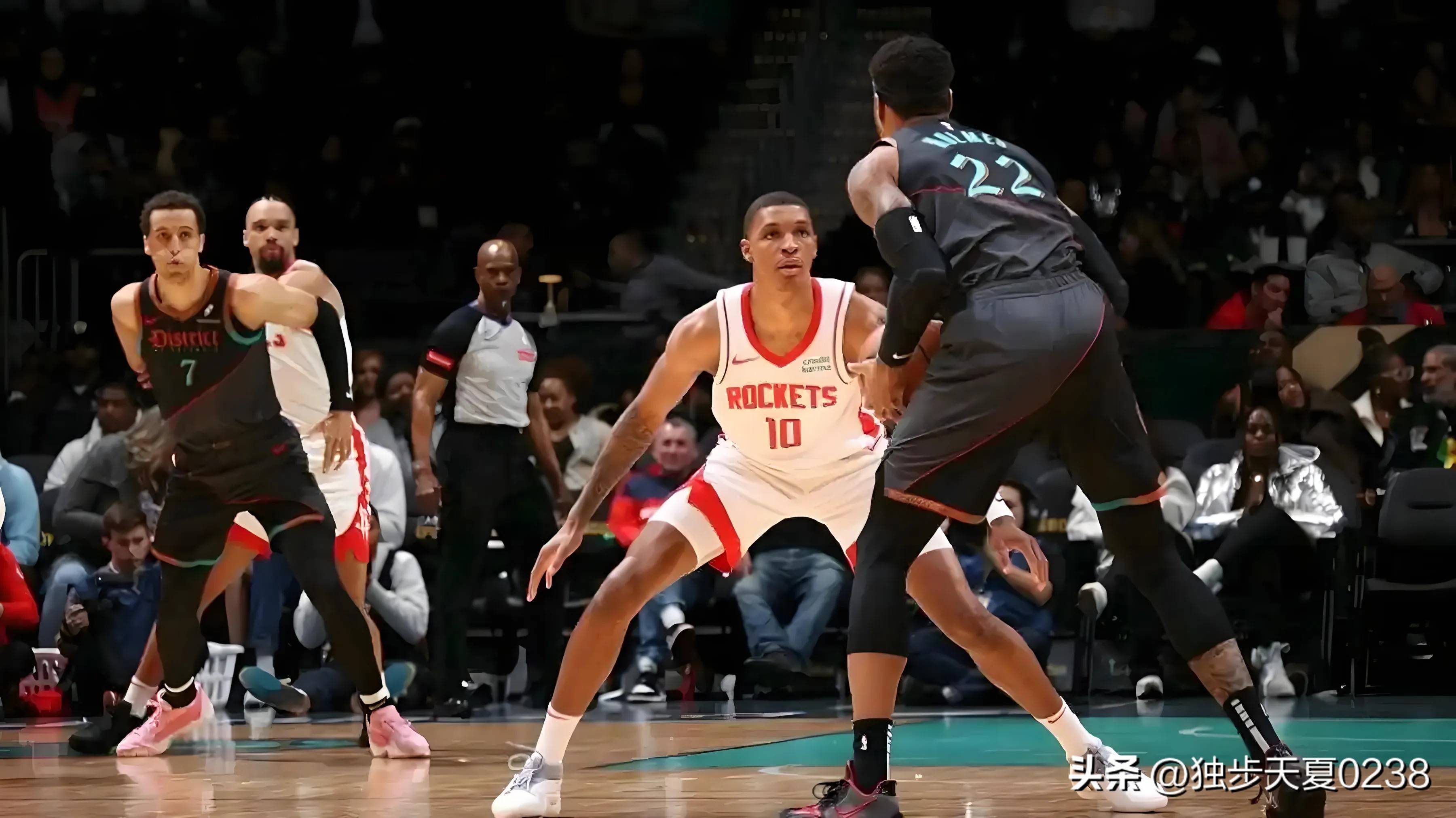 猛龙客场击败奇才,继续保持领先位置 猛龙客场击败奇才,继续保持领先位置