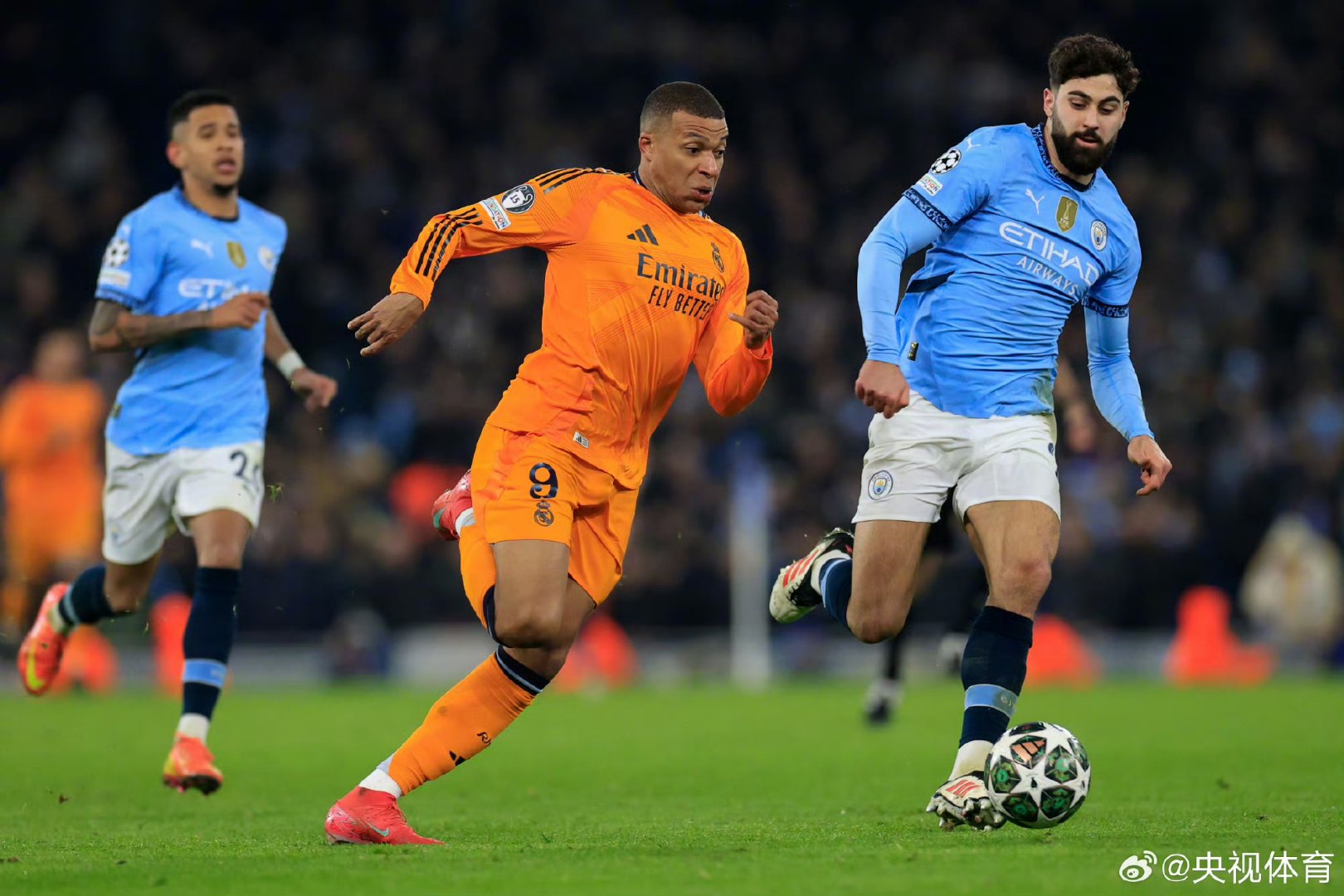 开云下载-曼城传奇球星归队，英格兰足球巅峰再添一分神秘