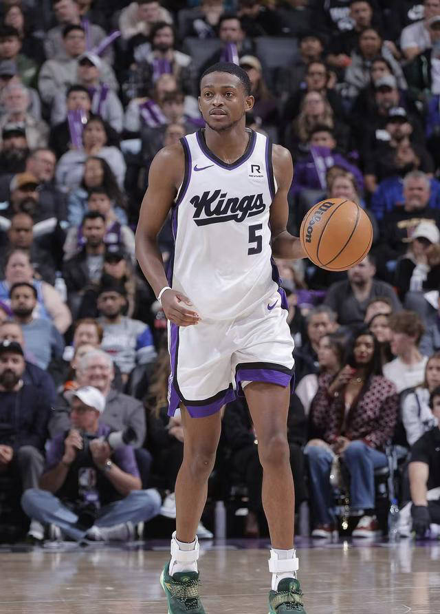 痛击雄鹿,国王主场取得胜利 痛击雄鹿,国王主场取得胜利