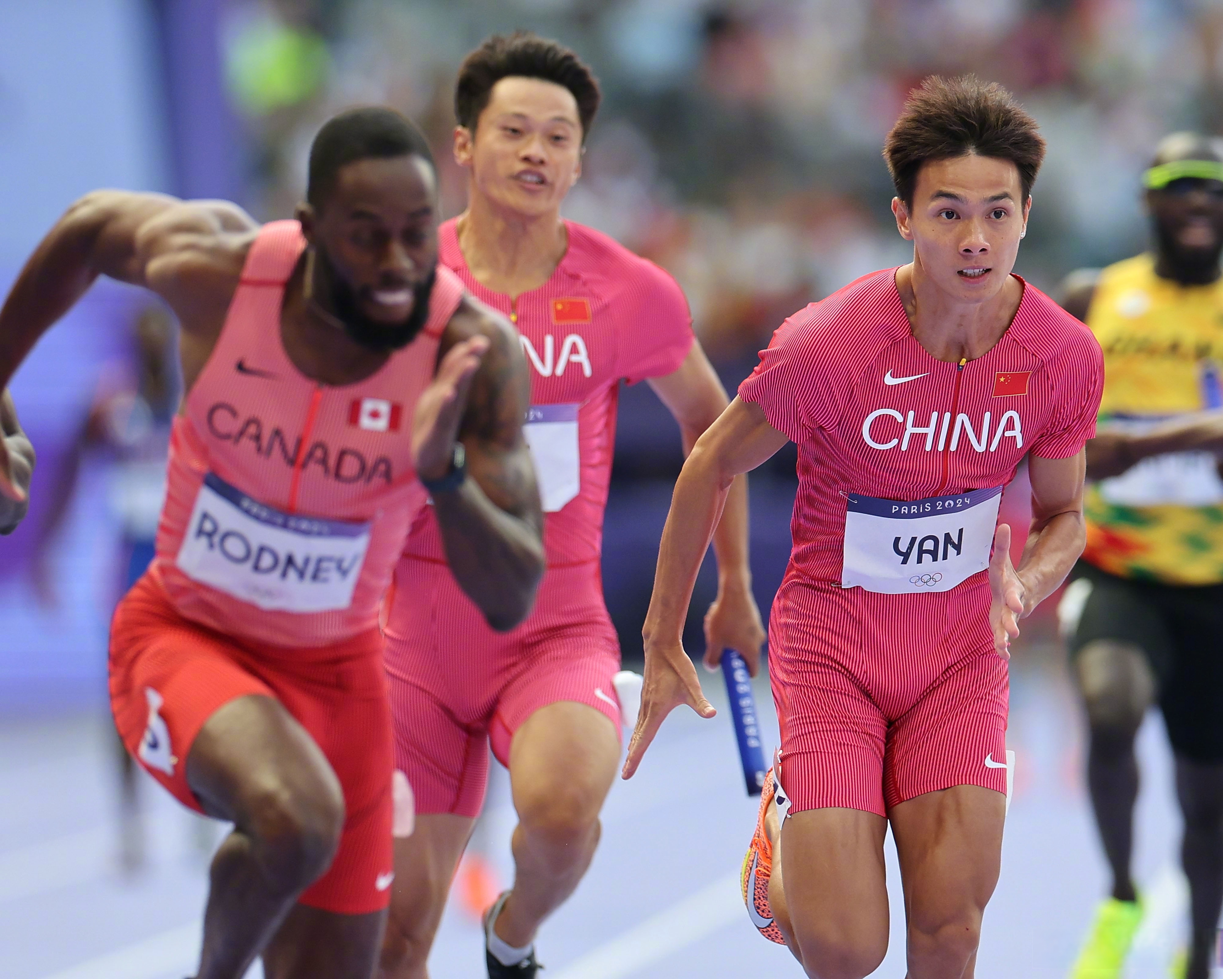 智利田径选手勇夺男子百米金牌 智利田径选手勇夺男子百米金牌