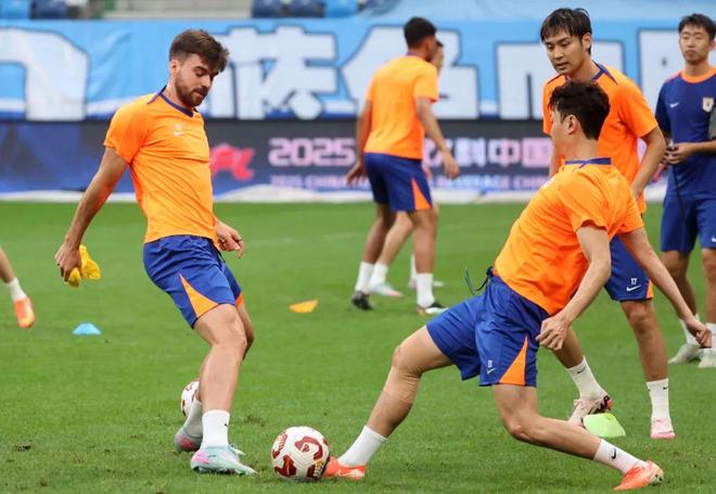 开云体育中国-顶级球队集结，备战中超联赛赛季