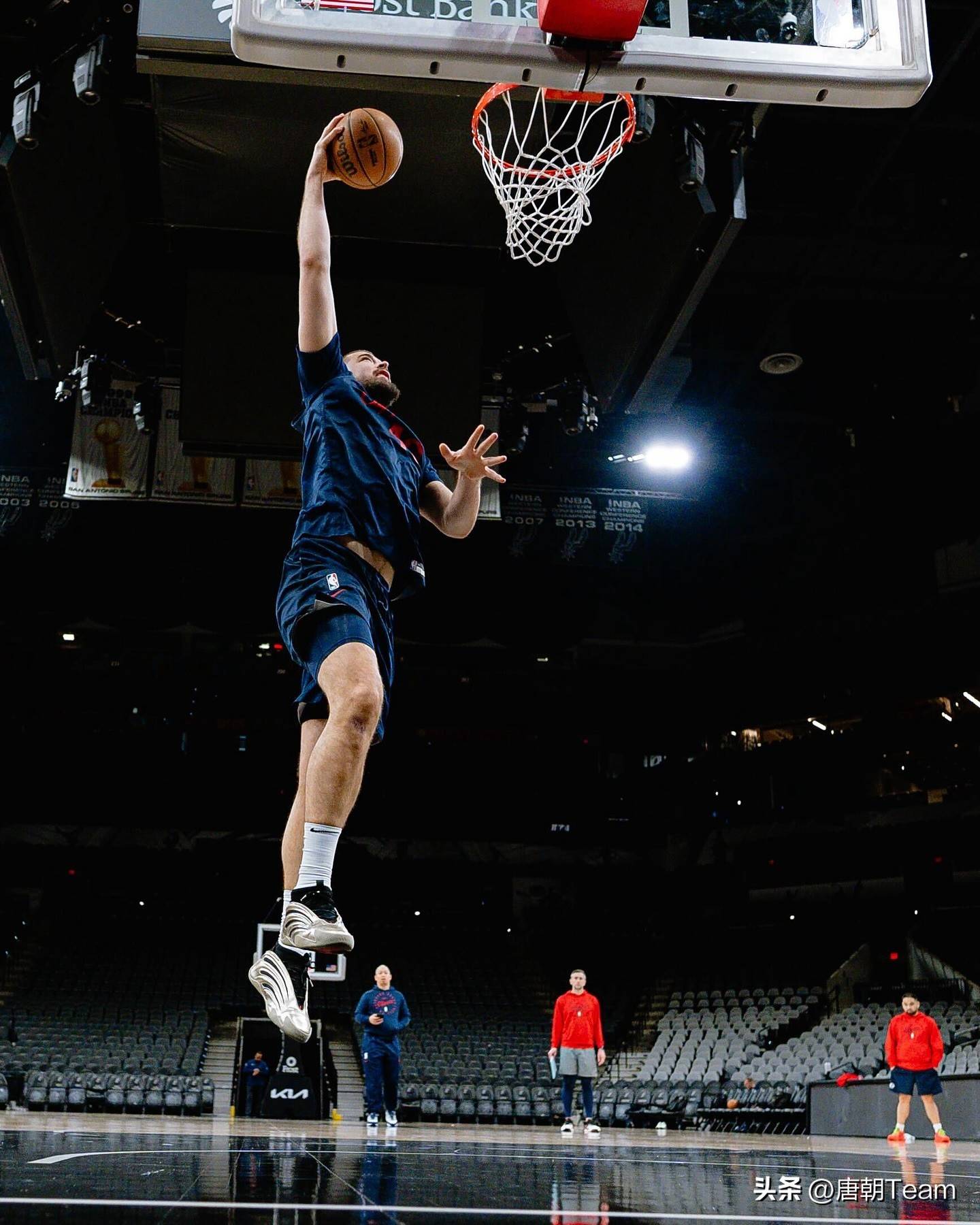 快船客场大捷,战胜马刺展示勇气 快船客场大捷,战胜马刺展示勇气