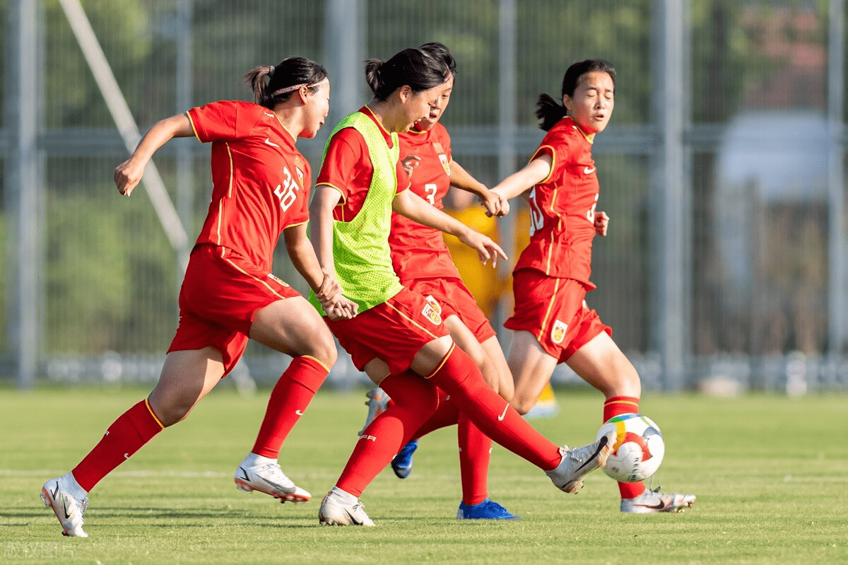 中国女足球员在比赛中焕发出强大气场 中国女足球员在比赛中焕发出强大气场