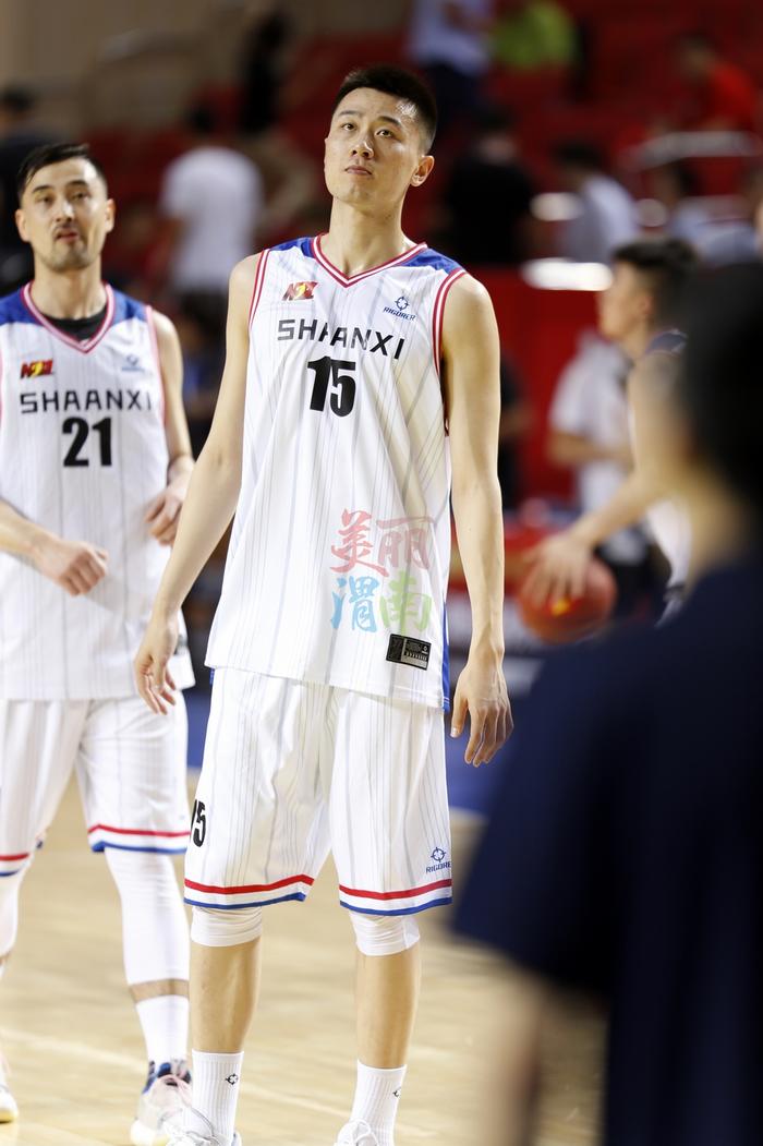 重庆男篮主场告捷,取得胜利志得的简单介绍 重庆男篮主场告捷,取得胜利志得的简单介绍