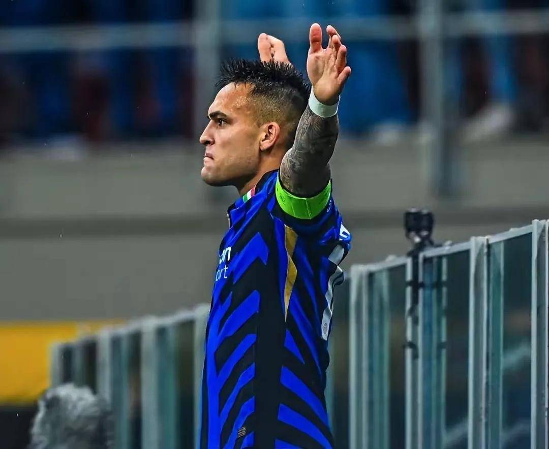 关于米兰德比前夕,球迷热情高涨,期待胜利的信息 关于米兰德比前夕,球迷热情高涨,期待胜利的信息