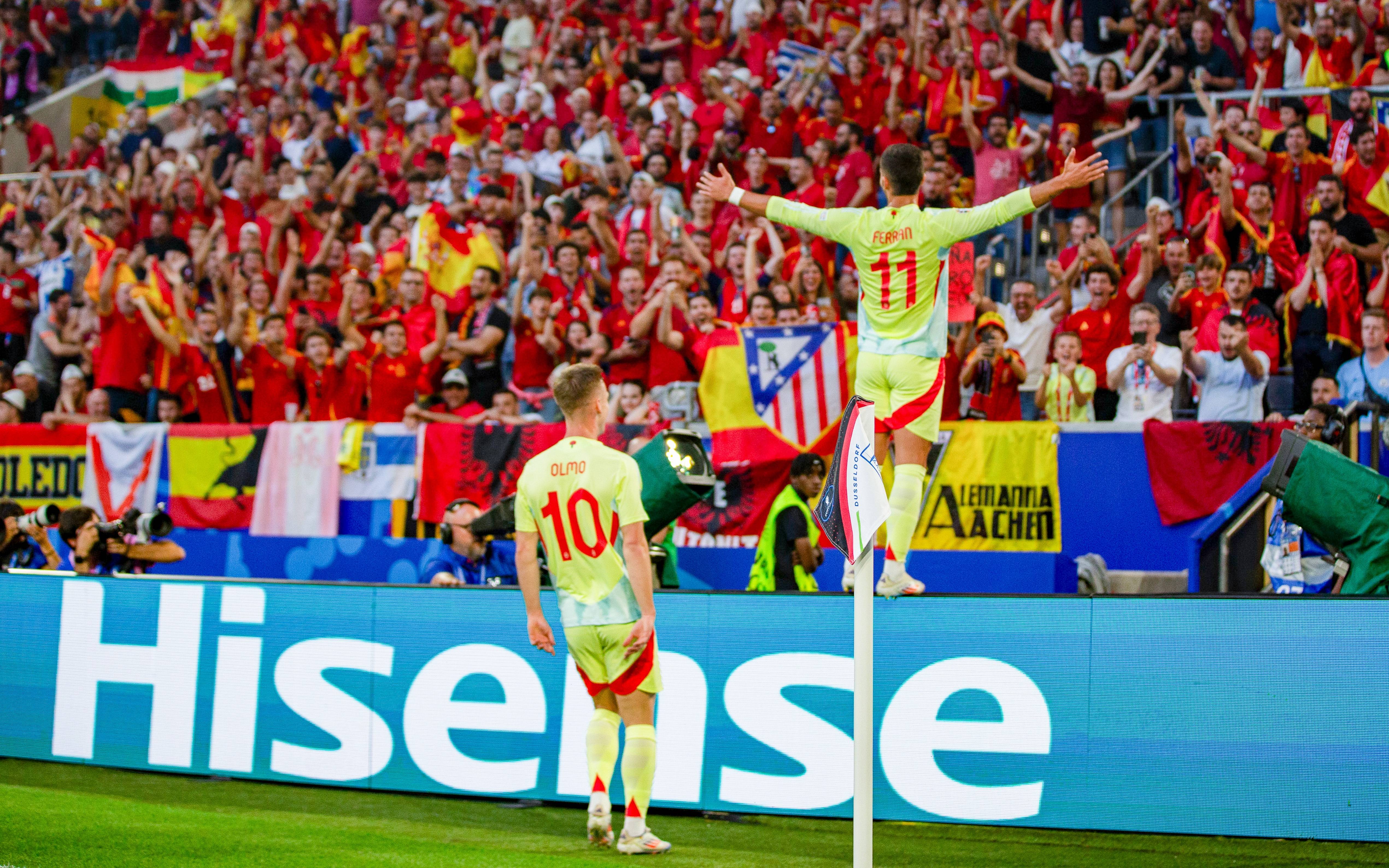 关于欧洲杯预赛比赛场上球员们完美配合取胜的信息 关于欧洲杯预赛比赛场上球员们完美配合取胜的信息