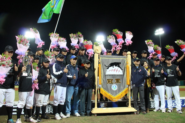 白银青年队连胜开局,积极备战冠军争夺 白银青年队连胜开局,积极备战冠军争夺