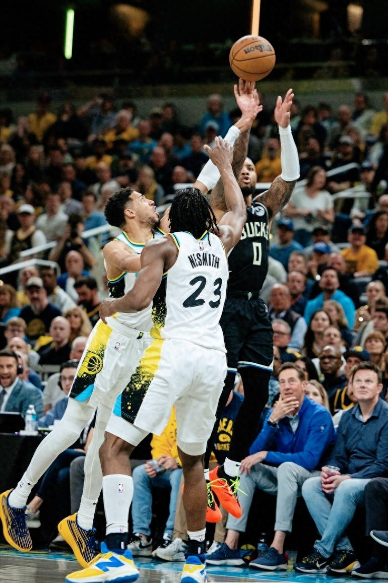 季后赛战火重燃,球迷热情高涨! 季后赛战火重燃,球迷热情高涨!