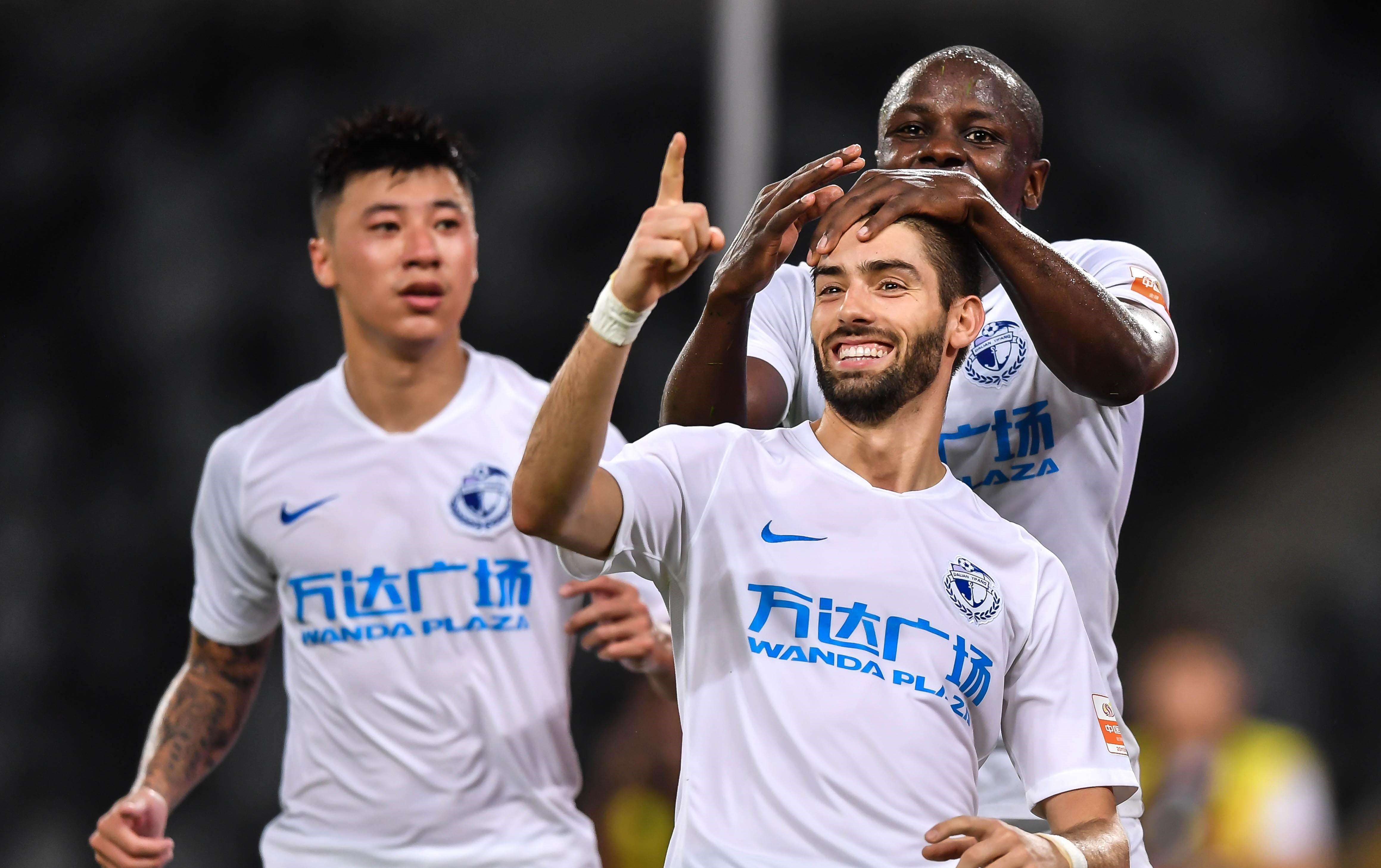 天海战平上港:天津天海队与上海上港队踢平,激战不分胜负 天海战平上港:天津天海队与上海上港队踢平,激战不分胜负