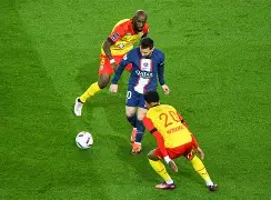 朗斯面对强敌,全队备战齐心协力的简单介绍 朗斯面对强敌,全队备战齐心协力的简单介绍