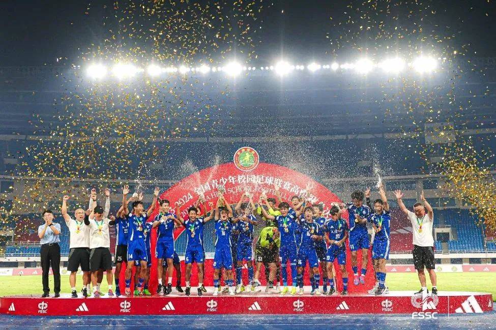 足球盛宴中,中国队凭借团结赢得胜利 足球盛宴中,中国队凭借团结赢得胜利