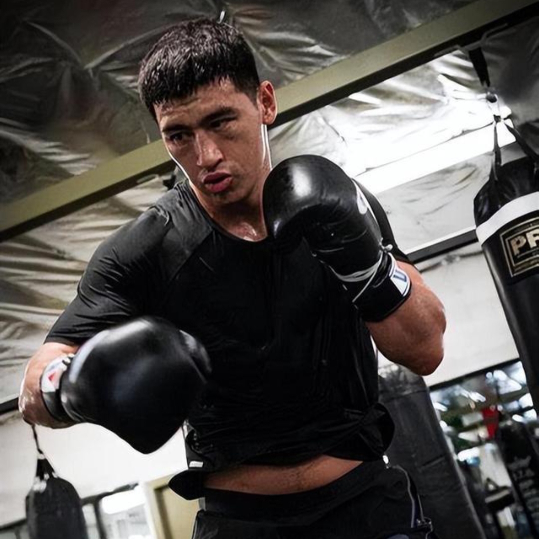 俄罗斯拳击选手奋力一搏，稳守领先的简单介绍