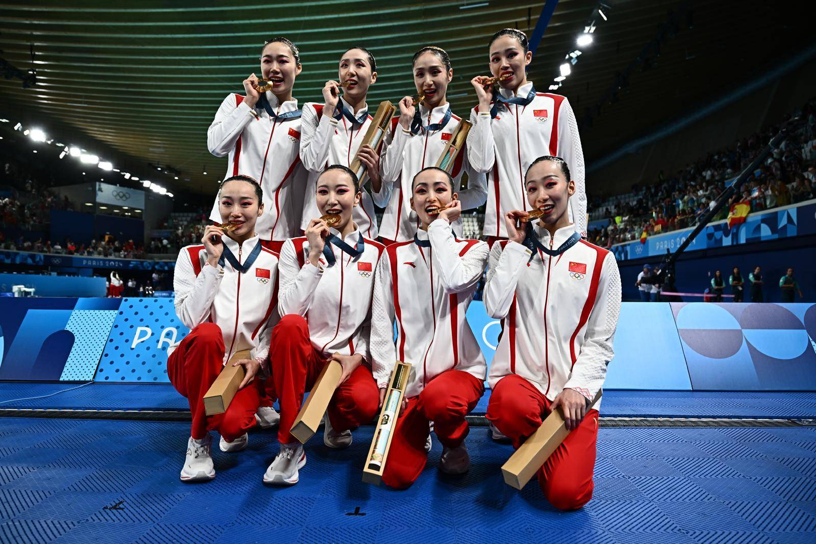 俄罗斯花游队优美动作,引人关注梦幻表演 俄罗斯花游队优美动作,引人关注梦幻表演