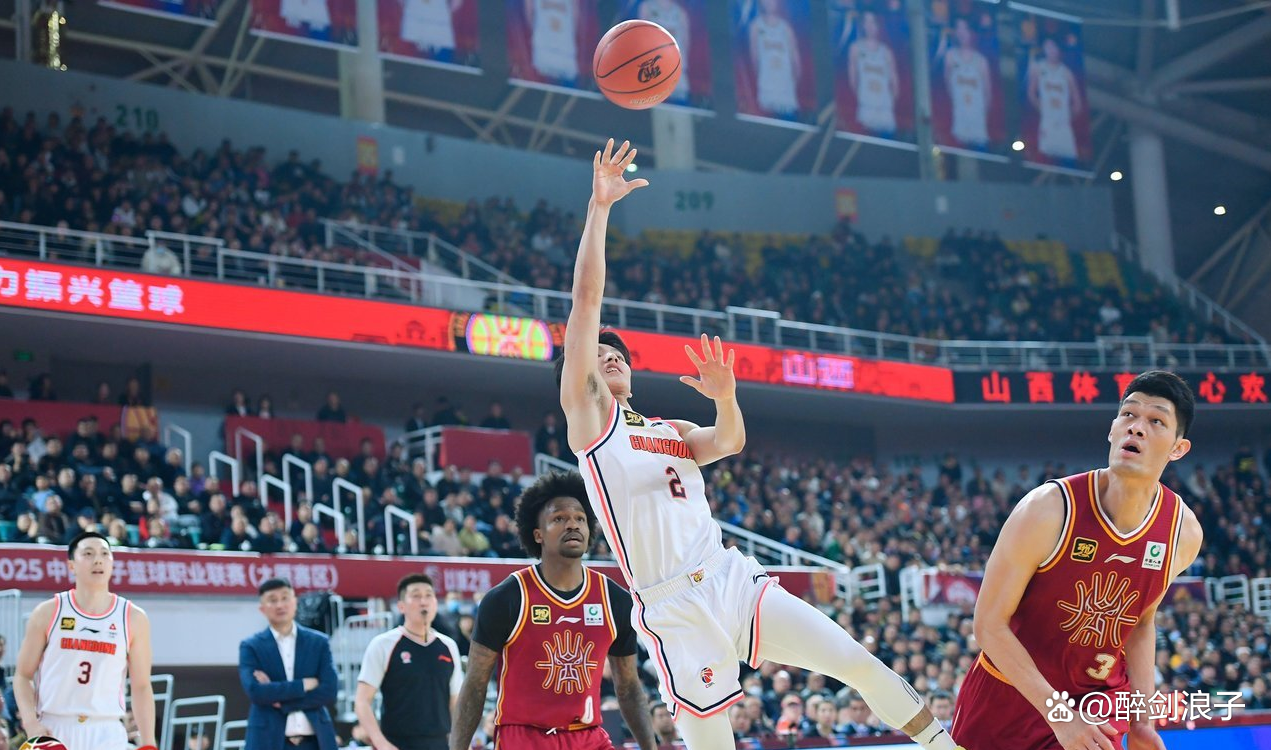 精英对决,场上火药味十足,观众沸腾 精英对决,场上火药味十足,观众沸腾