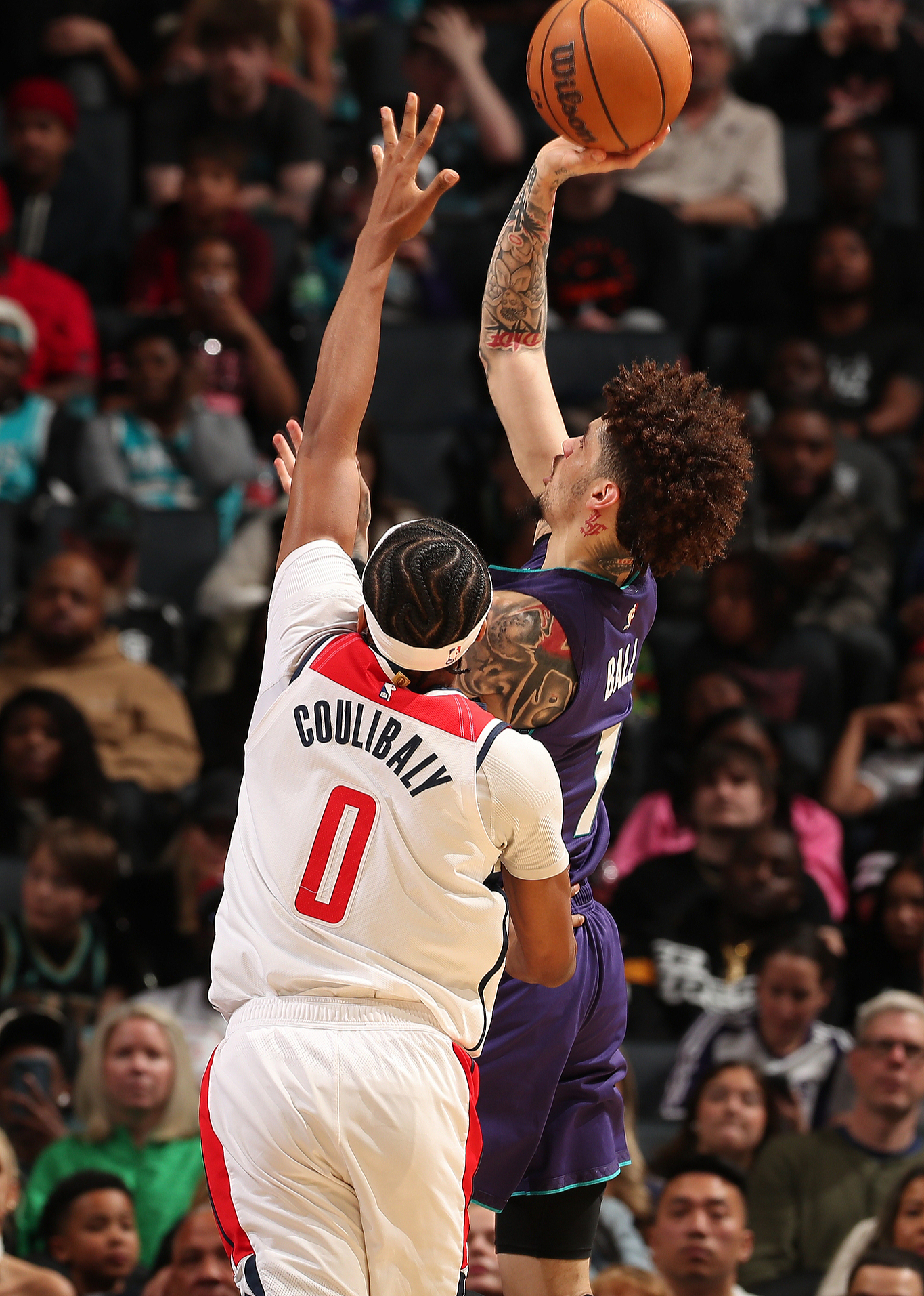 开云下载-奇才队长突施绝技，带领球队惊险击败对手