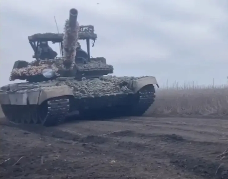 开云体育官网-克步克国队持续战斗，成功取得下一轮机会