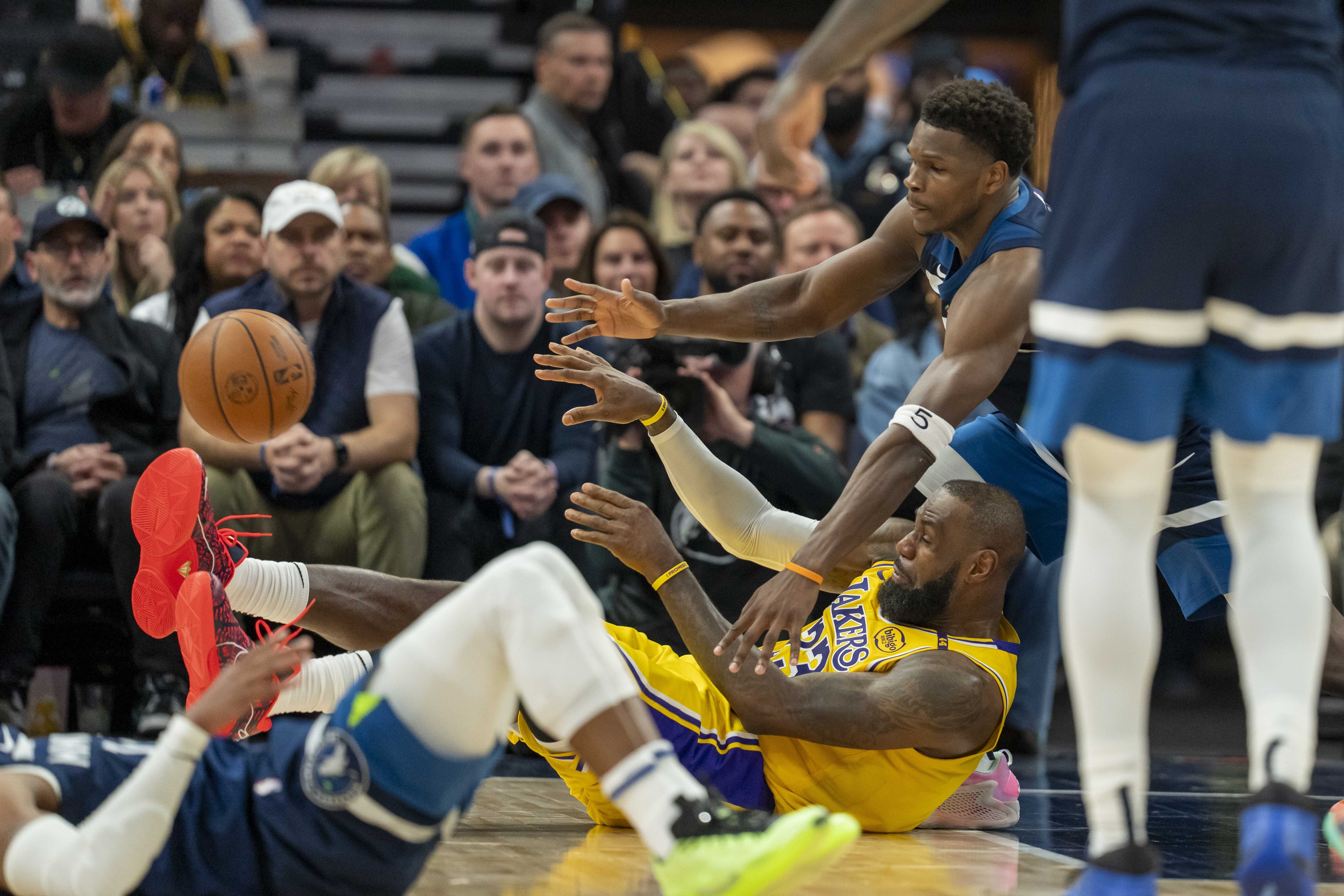 步行者连胜在望!客场击败活塞 步行者连胜在望!客场击败活塞