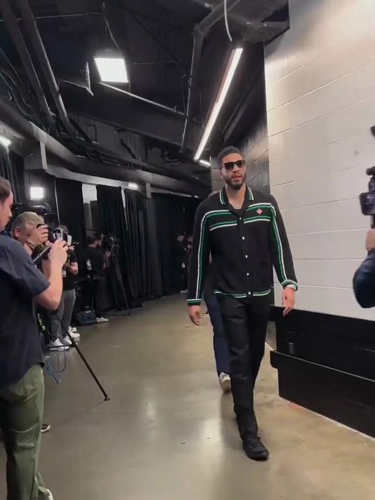 开云体育官网-步行者客场逆转凯尔特人，可喜可贺