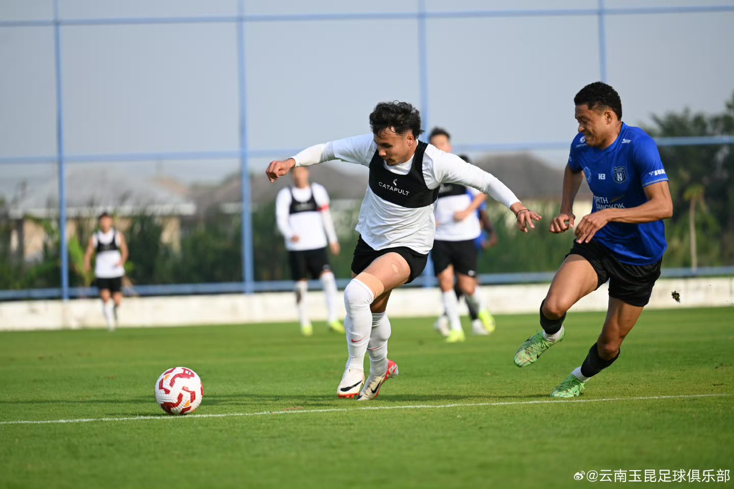 开云平台-泰国球队在比赛中展现出色凝聚力，取得胜利