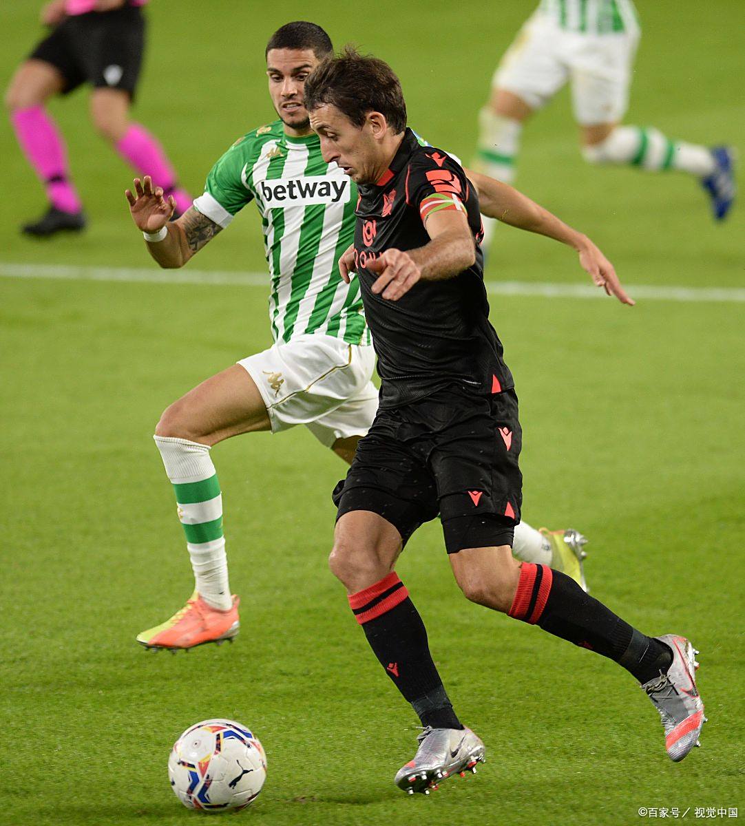 比利亚雷亚尔球队备战,士气高昂迎接挑战 比利亚雷亚尔球队备战,士气高昂迎接挑战