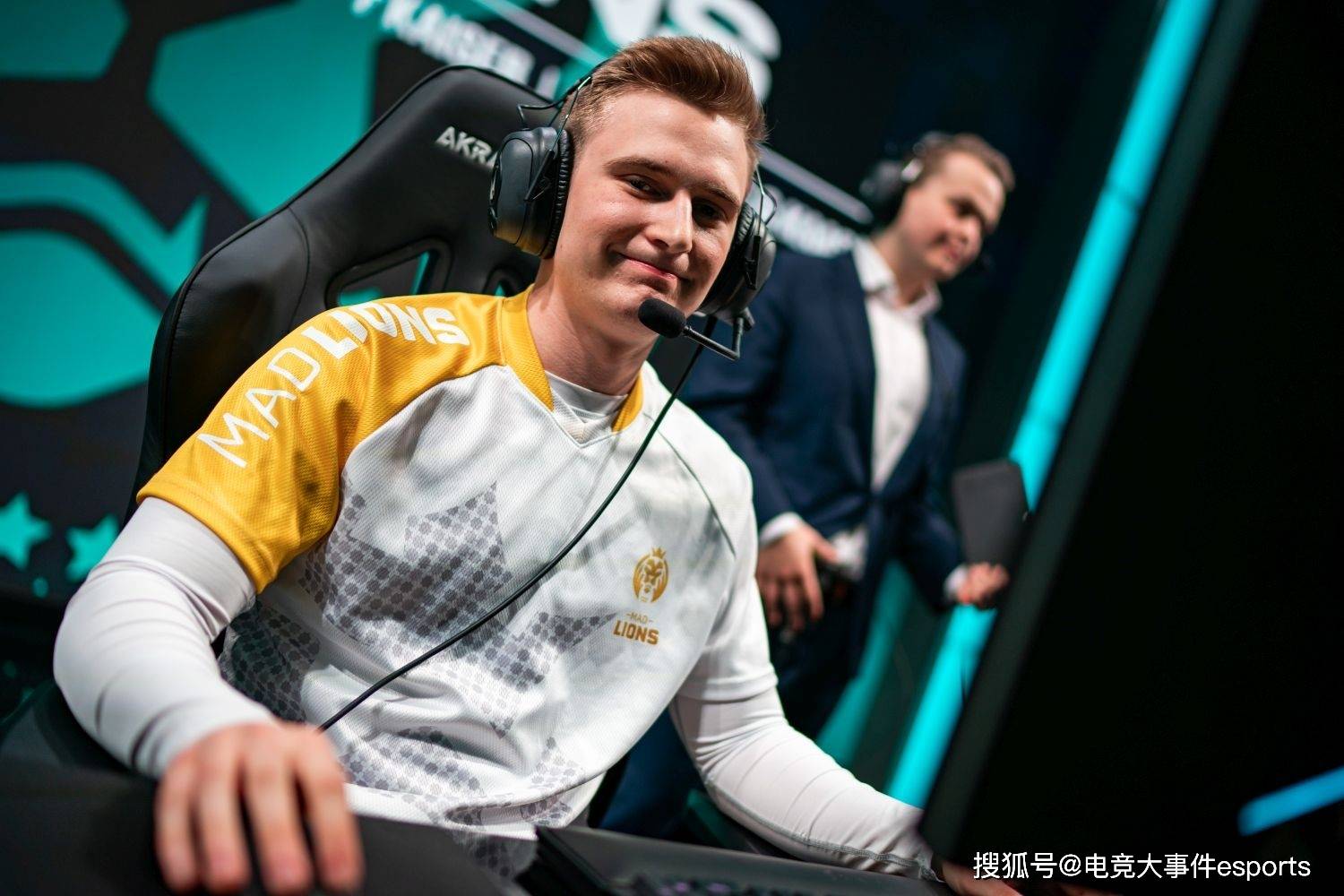 MAD轻取PSG,ShowMaker线上压制力十足强强对话小组赛,锁定晋级资格的简单介绍 MAD轻取PSG,ShowMaker线上压制力十足强强对话小组赛,锁定晋级资格的简单介绍