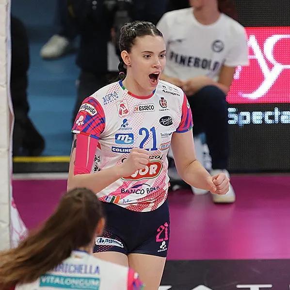 SHR血洗HKA,Hanssama团战一打五强强对话四强赛,技惊四座的简单介绍 SHR血洗HKA,Hanssama团战一打五强强对话四强赛,技惊四座的简单介绍