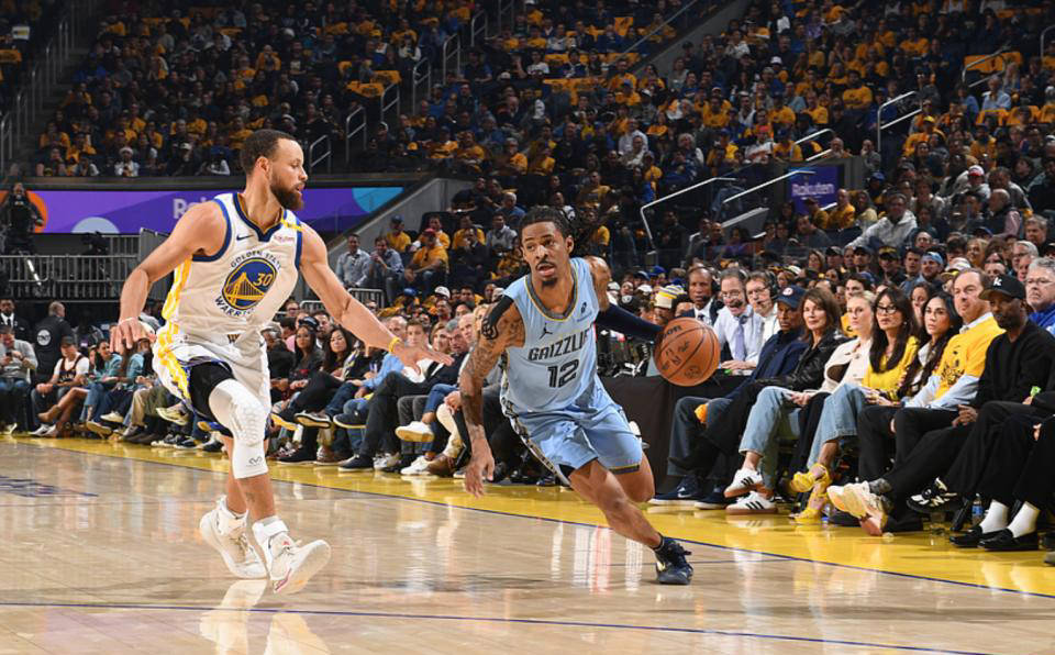 开云体育入口-勇士队客场大胜，晋级季后赛