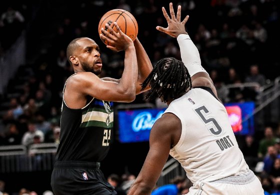 雄鹿不敌黄蜂,遭遇挑战 雄鹿不敌黄蜂,遭遇挑战