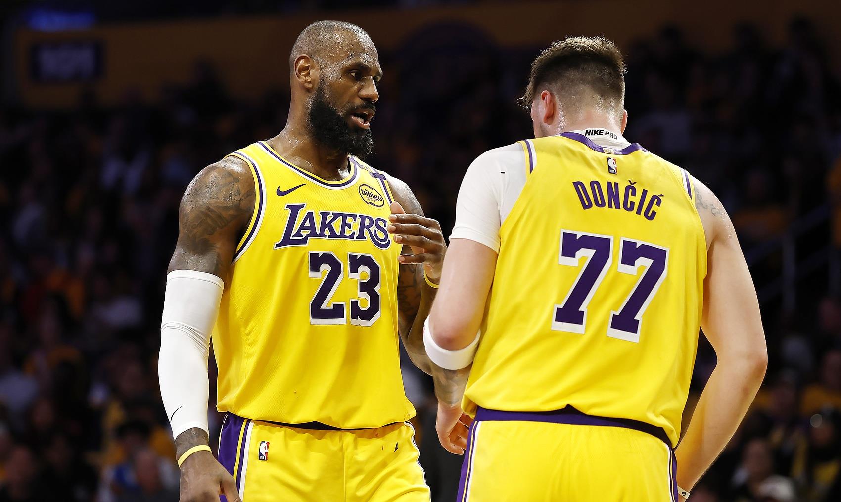 湖人再胜黄蜂，本-西蒙斯砍47分