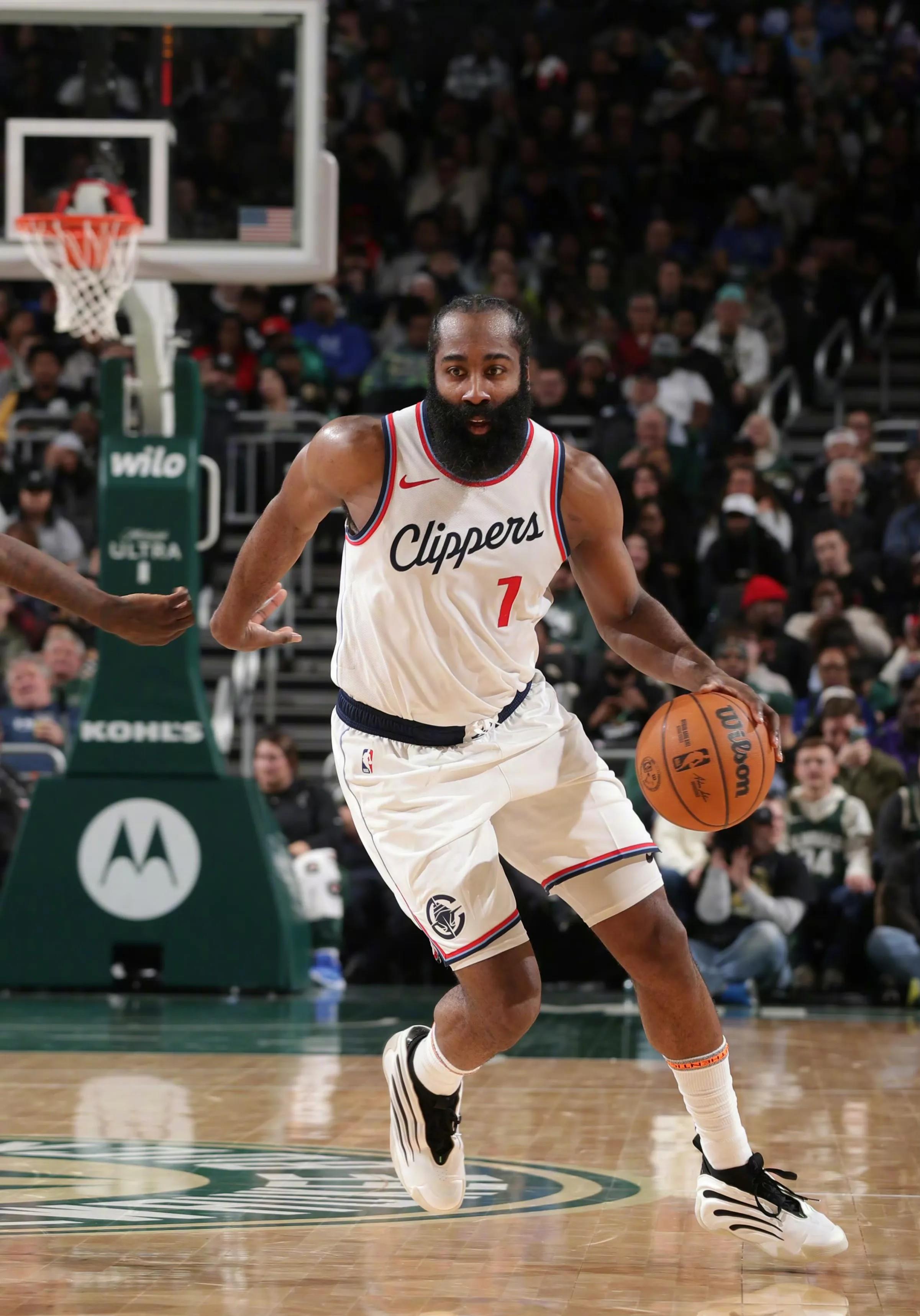 火箭擒下骑士,哈登独得27分 火箭擒下骑士,哈登独得27分