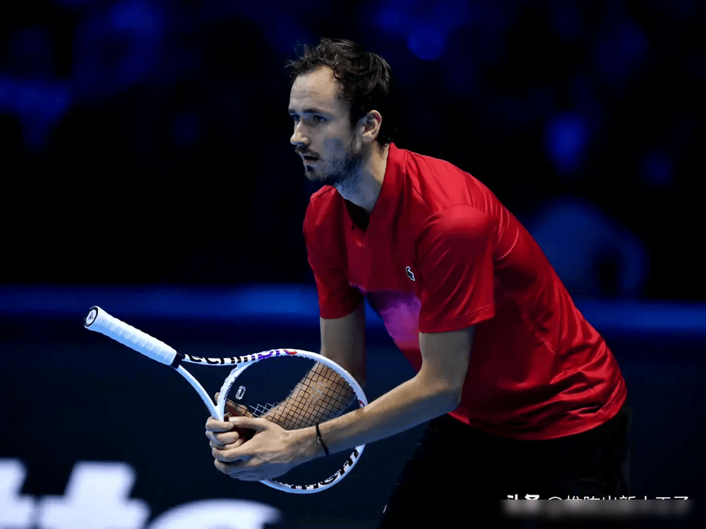 ATP总决赛完胜年终总决赛,梅德韦杰夫高光表现 ATP总决赛完胜年终总决赛,梅德韦杰夫高光表现