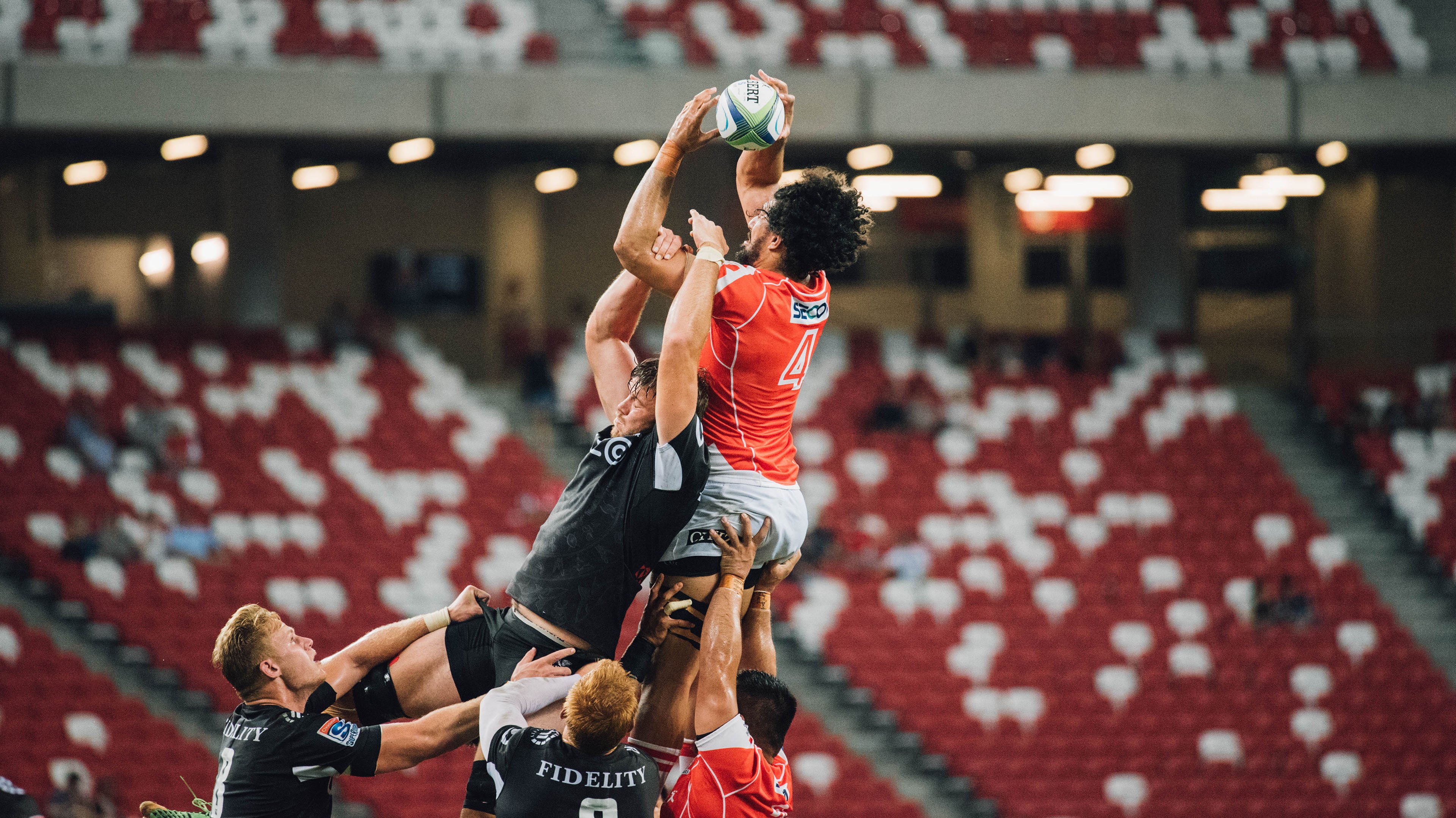 赛道与绿茵的双重压制艺术，当F1街道战的精准超越，遇见拜仁对威尔士的战术统治