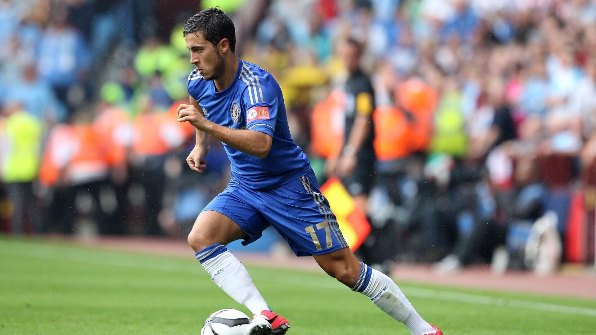 开云官网-浓眉空降夏洛特化身终结者！黄蜂蛰伏三年终现獠牙，篮网三巨崩于禁区铁幕