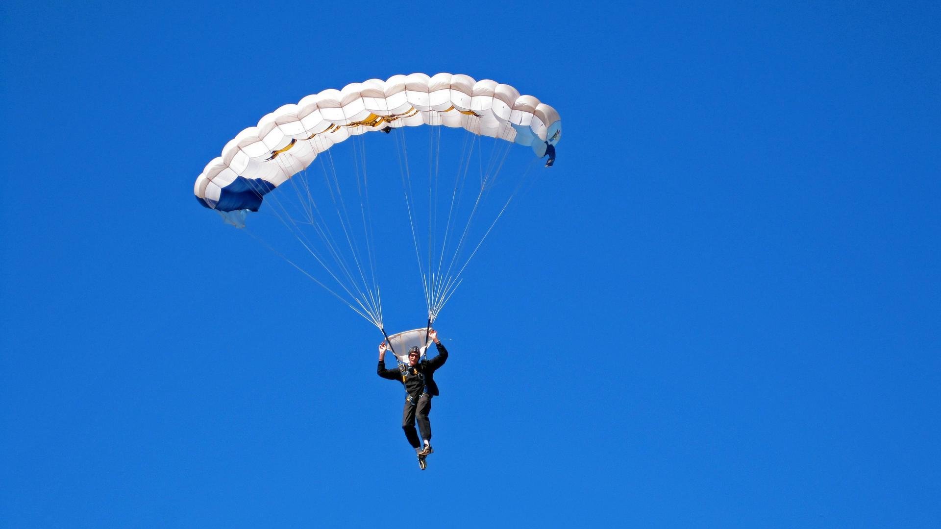 虚拟克莱轰下42分！平行宇宙的猛龙因他横扫公牛